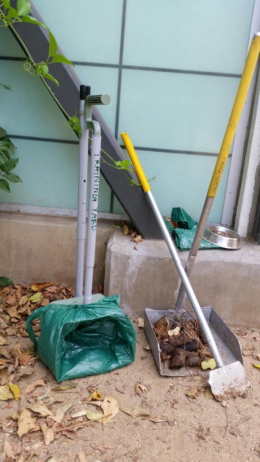 clean-pooper-scooper-dirty-pooper-scooper